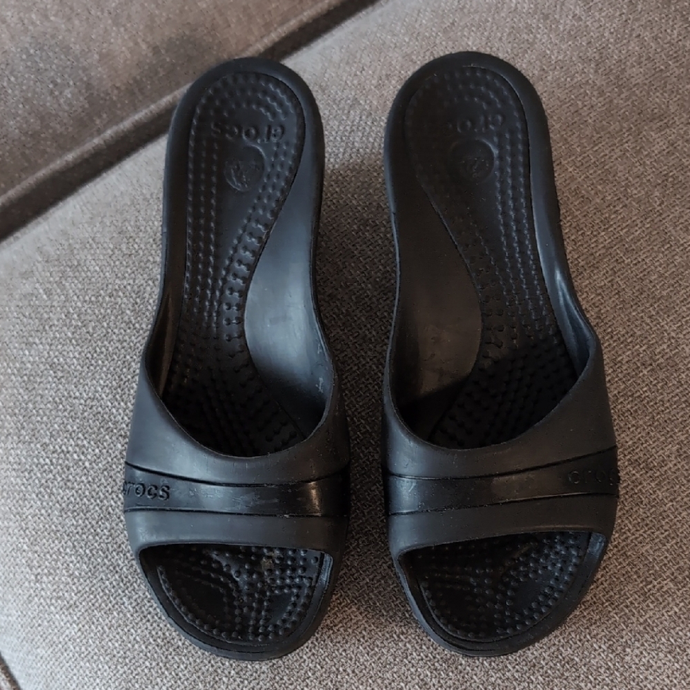 CROCS Women's Classic Black Clogs